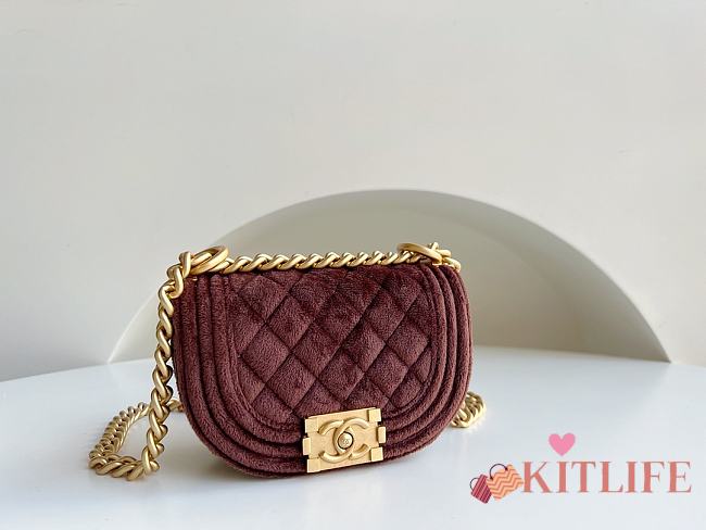 	 Kitlife Chanel SMALL BOY CHANEL MESSENGER BAG Velvet & Gold Metal Burgundy - 15x9.5x4.5cm - 1