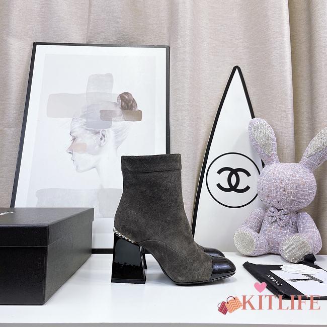 	 Kitlife Chanel 16B CHAIN-TRIM CAP TOE ANKLE BOOTS BLACK/GRAY VELVET LEATHER - 1