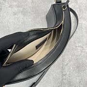 Kitlife Jacquemus Le Bomba logo-plaque black leather shoulder bag - 35x9x6cm - 4