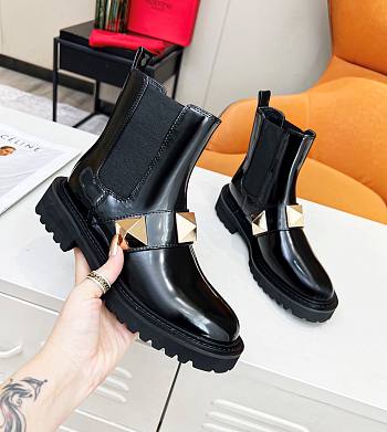 	 Kitlife Valentino Garavani Chelsea Shiny Leather Black Boots