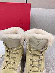 	 Kitlife Valentino Garavani Roman Stud shearling-trimmed suede ankle boots tan - 3