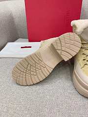 	 Kitlife Valentino Garavani Roman Stud shearling-trimmed suede ankle boots tan - 2