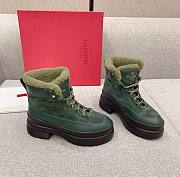 	 Kitlife Valentino Garavani Roman Stud shearling-trimmed suede ankle boots green - 1