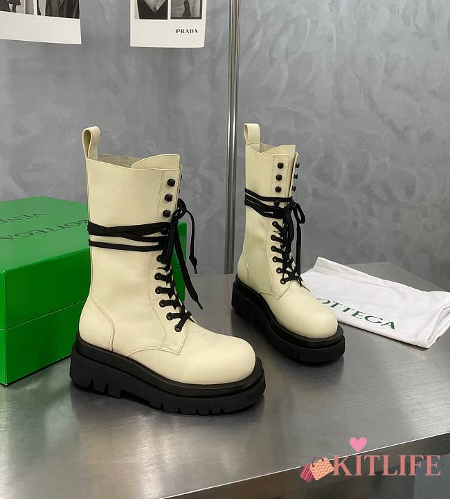 Kitlife Bottega Veneta Lug Laced Up Boots Beige Calfskin Leather - 1