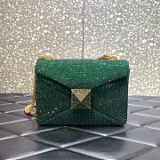 	 KITLIFE VALENTINO GREEN CHAIN AND RHINESTONE EMBROIDERED ONE-STUD SMALL BAG - W19xH14xD11 cm - 1