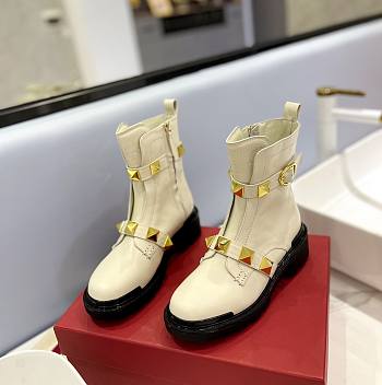 Kitlife Valentino Garavani Roman Stud leather white boots