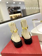 Kitlife Valentino Garavani Roman Stud leather white boots - 4