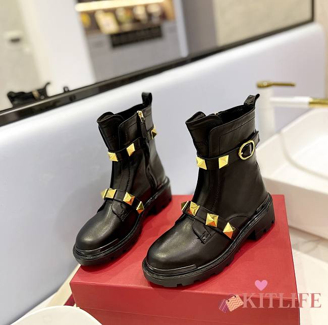Kitlife Valentino Garavani Roman Stud leather black gold boots - 1