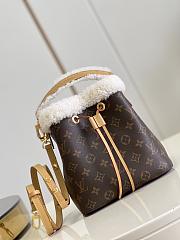 Kitlife Louis Vuitton NÉONOÉ BB BAG Monogram canvas and shearling - M46319 - 20 x 20 x 13 cm - 5