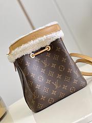 Kitlife Louis Vuitton NÉONOÉ BB BAG Monogram canvas and shearling - M46319 - 20 x 20 x 13 cm - 2