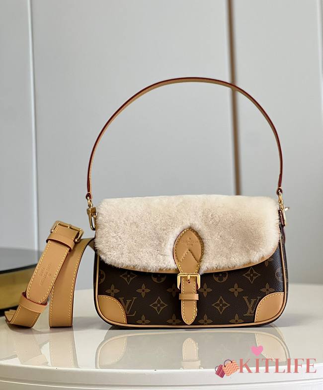 Kitlife Louis Vuitton DIANE Monogram and shearling - M46317 - 24 x 15 x 9 cm - 1