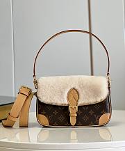 Kitlife Louis Vuitton DIANE Monogram and shearling - M46317 - 24 x 15 x 9 cm - 1