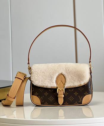 Kitlife Louis Vuitton DIANE Monogram and shearling - M46317 - 24 x 15 x 9 cm