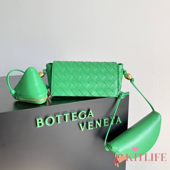 Kitlife Bottega Veneta Pouch On Strap Paraket - 18x9x8cm - 1