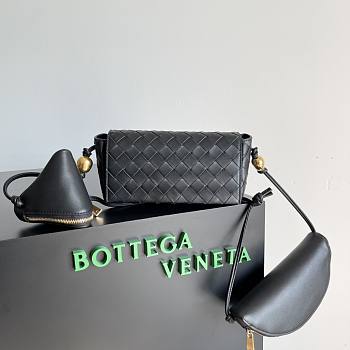 	 Kitlife Bottega Veneta Pouch On Strap Black - 18x9x8cm