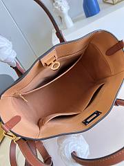 	 Kitlife Louis Vuitton On My Side MM Arizona Beige - M20633 - 30.5 x 24.5 x 14 cm - 3