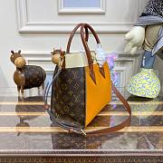	 Kitlife Louis Vuitton On My Side MM Yellow and Cream - M53825 - 30.5 x 24.5 x 14 cm - 5