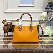 	 Kitlife Louis Vuitton On My Side MM Yellow and Cream - M53825 - 30.5 x 24.5 x 14 cm - 4