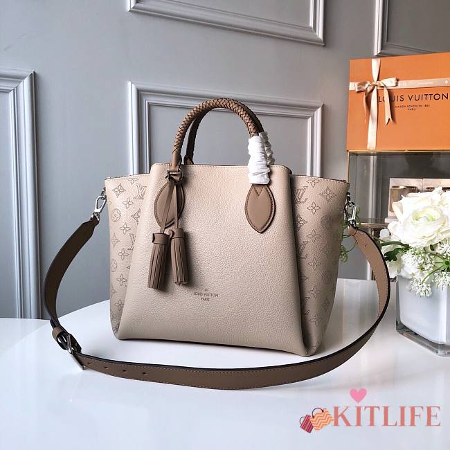 	 Kitlife Louis Vuitton Haumea Bag In Beige - M5529 - 40x25x18cm - 1