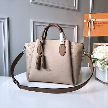 	 Kitlife Louis Vuitton Haumea Bag In Beige - M5529 - 40x25x18cm