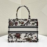 	 Kitlife Dior Medium Book Tote White Multicolor Dior Jardin Botanique Embroidery - 36x18x28cm - 2