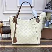 	 Kitlife Louis Vuitton Lu Hina Cream - 46x29.5x17cm - 1