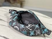 KITLIFE LOUIS VUITTON DISCOVERY BUMBAG Graffiti Green  - M21397 - 44 x 15 x 9 cm - 5