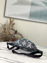 KITLIFE LOUIS VUITTON DISCOVERY BUMBAG Graffiti Green  - M21397 - 44 x 15 x 9 cm - 3