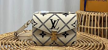 Kitlife Louis Vuitton Pochette Metis White - M46018 - 25 x 19 x 7 cm