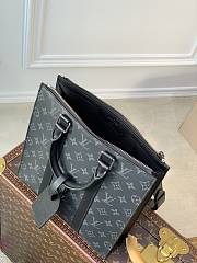 	 LOUIS VUITTON SAC PLAT CROSS Monogram Eclipse Reverse coated canvas - M46098 - 26 x 28.5 x 6 cm - 2