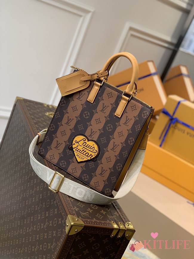 LOUIS VUITTON SAC PLAT CROSS Monogram Stripes Brown coated canvas - M45969 - 26 x 28.5 x 6 cm - 1