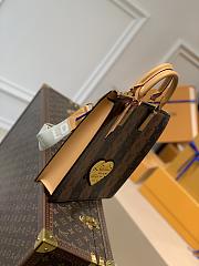 LOUIS VUITTON SAC PLAT CROSS Monogram Stripes Brown coated canvas - M45969 - 26 x 28.5 x 6 cm - 2