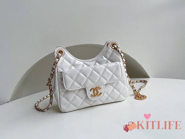 	 KITLIFE CHANEL 23C HOBO BAG SHINY CALFSKIN WHITE BRUSHED - 19x17x6cm - 1