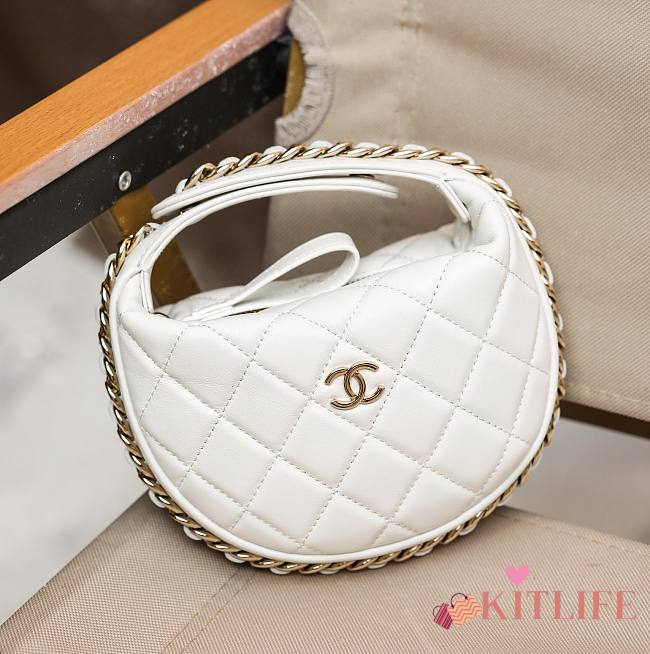 	 Kitlife Chanel Pouch Lambskin & Gold-Tone Metal White - 16 × 16 × 5.5 cm - 1