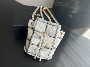 	 Kitlife Chanel Wool Tweed & Gold-Tone Metal White & Gray Backpack - 24cmx21cmx10cm