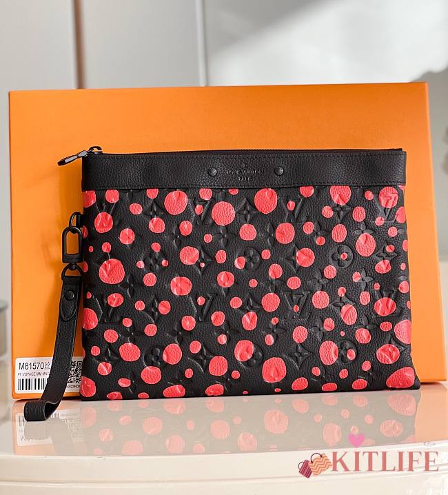 KITLIFE LOUIS VUITTON LV X YK POCHETTE TO GO BLACK AND RED - 30 x 21.5 x 1 cm - 1