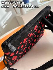 KITLIFE LOUIS VUITTON LV X YK POCHETTE TO GO BLACK AND RED - 30 x 21.5 x 1 cm - 4