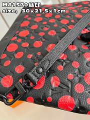 KITLIFE LOUIS VUITTON LV X YK POCHETTE TO GO BLACK AND RED - 30 x 21.5 x 1 cm - 2