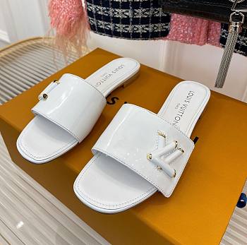 	 Kitlife Louis Vuitton Shake Flat Mules White