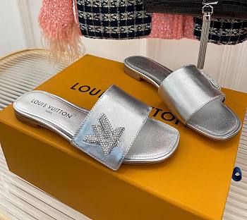 	 Kitlife Louis Vuitton Shake Flat Mules Silver