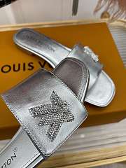 	 Kitlife Louis Vuitton Shake Flat Mules Silver - 2