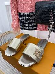 	 Kitlife Louis Vuitton Shake Flat Mules Or - 4