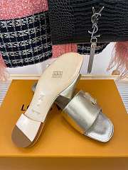 	 Kitlife Louis Vuitton Shake Flat Mules Or - 2