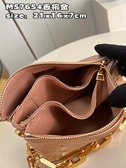 	 Kitlife Louis Vuitton Coussin BB Gold Lambskin - 21 x 16 x 7 cm - 2