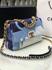 	 Kitlife Chanel 19 Large Flap Bag in Multicolor Printed Silk - 30cm - 4