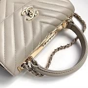 	 Kitlife Chanel Trendy CC Light Taupe With Gold Hardware - 17x25x12cm - 3