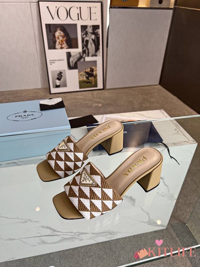 Kitlife Prada logo-plaque slip-on sandals - Beige - 1