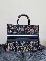 Kitlife Dior Large Book Tote Black Multicolor Dior Petites Fleurs Embroidery -  42 x 35 x 18.5 cm - 5