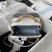 Kitlife Chanel VANITY CASE Shiny Calfskin & Gold-Tone Metal White - 19x14x8.5 cm - 2