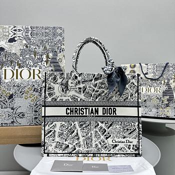 Kitlife LARGE DIOR BOOK TOTE White and Black Plan de Paris Embroidery - M1286ZOMP - 41x35x18 cm